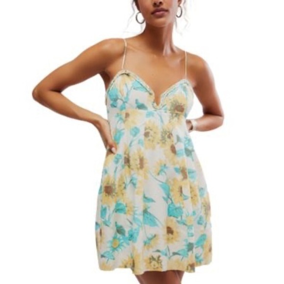 Free People NWT Altura Floral Printed Mini Dress in Size Medium MSRP $128‎